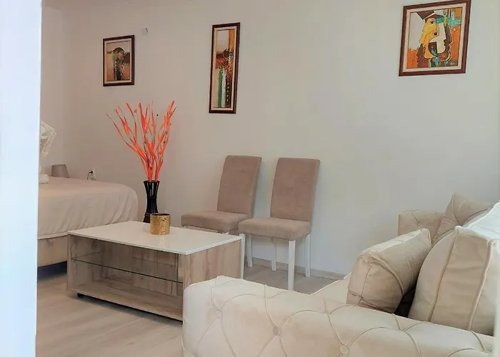 Lux Square Apartment *